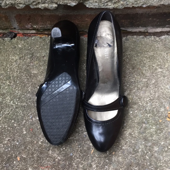 Nine West heels - Picture 2 of 4